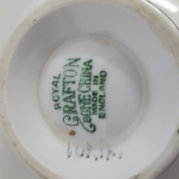 VINTAGE Royal Grafton Fine Bone China Made in England Floral Tea Cup - Picture 8 of 8